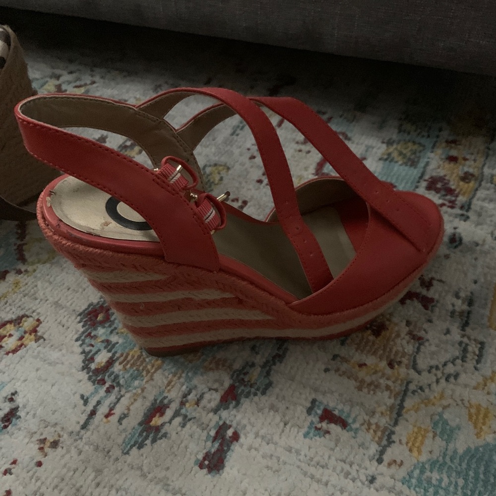 Guess Coral wedges